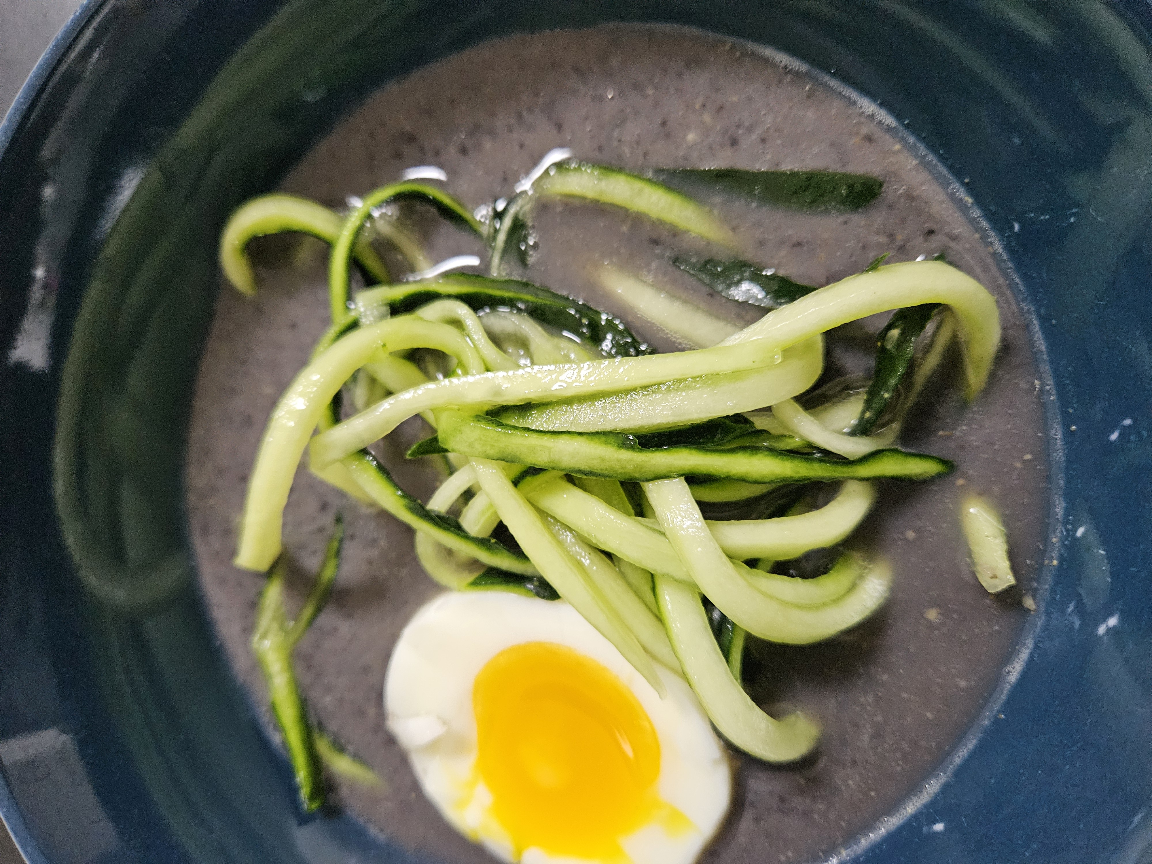 오이검은콩국수